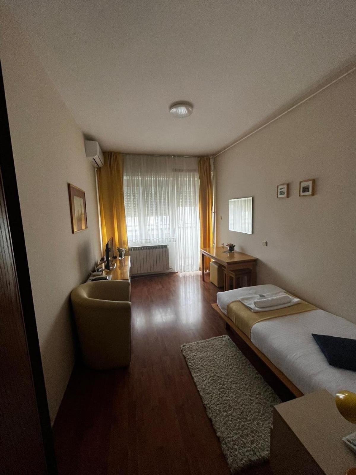 Garni Hotel Belvedere Lux Kraljevo Exterior foto