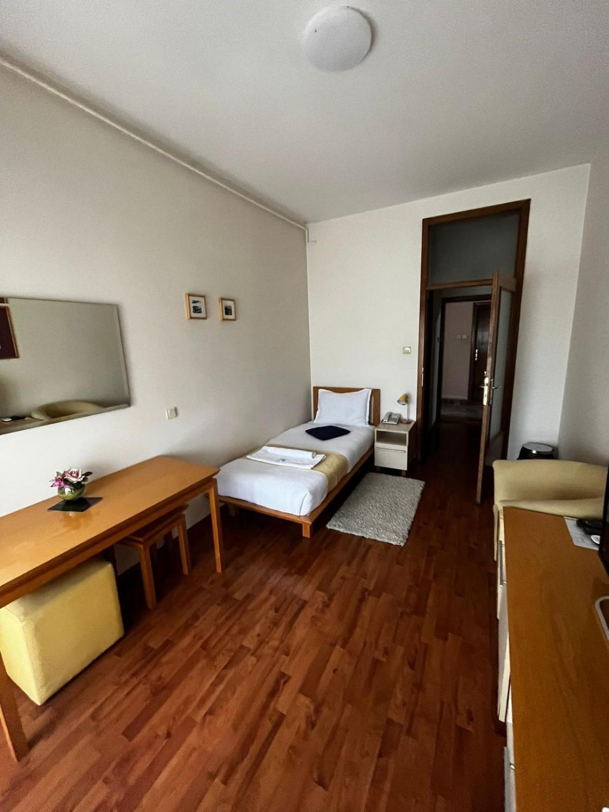 Garni Hotel Belvedere Lux Kraljevo Exterior foto