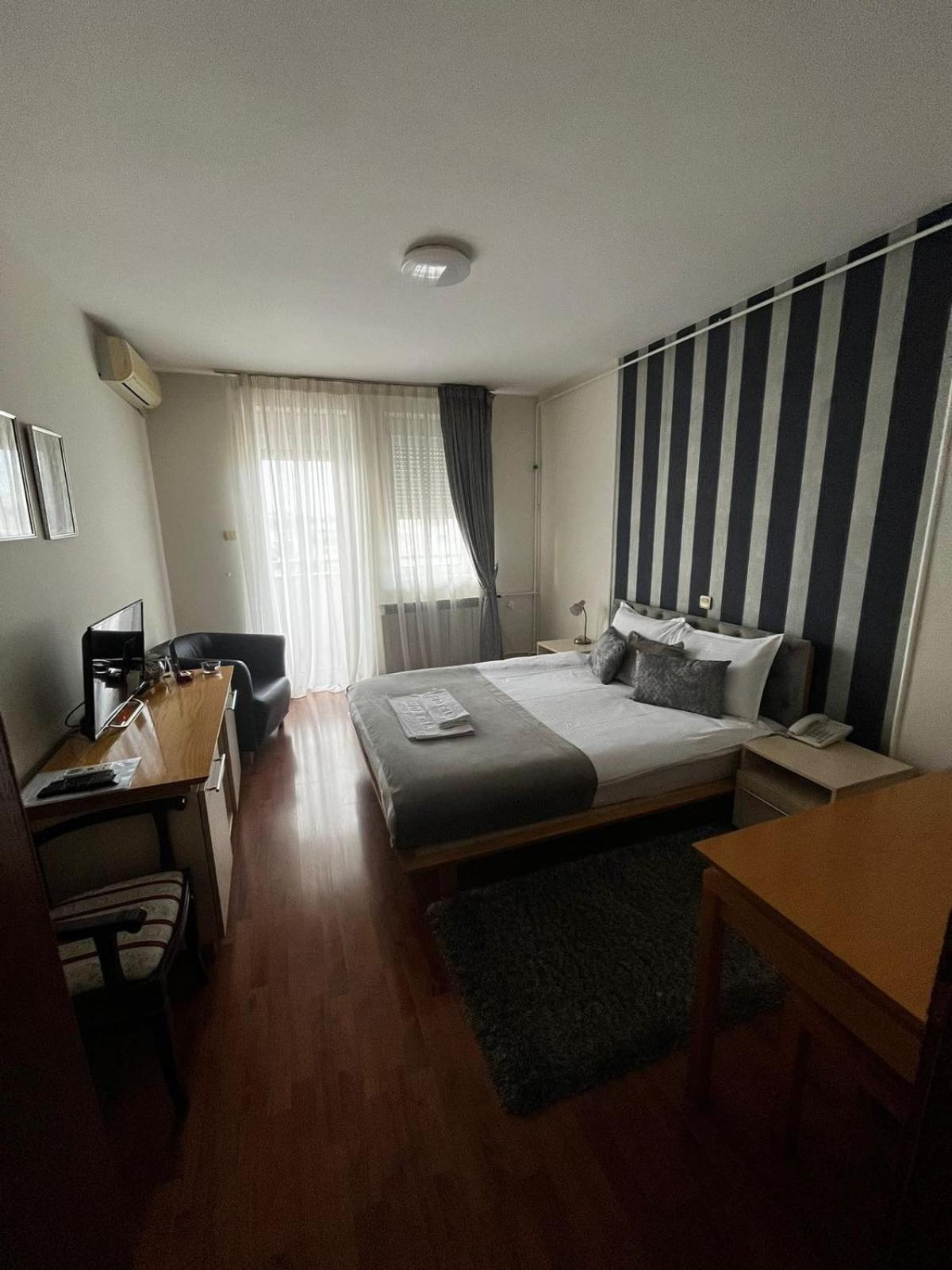 Garni Hotel Belvedere Lux Kraljevo Exterior foto